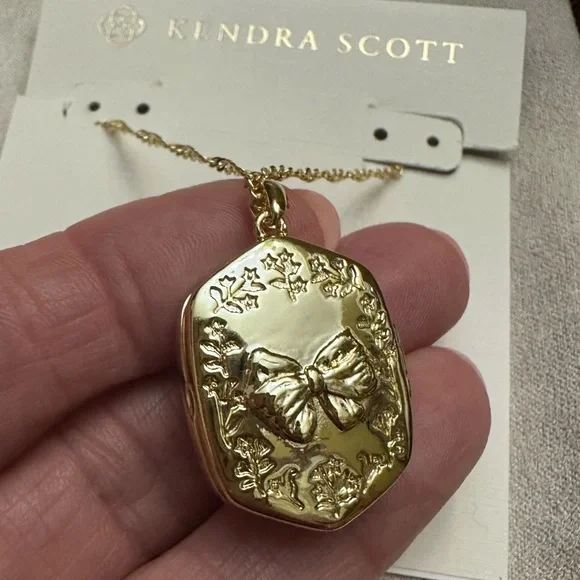 Kendra Scott x LoveShackFancy Daphne Gold Locket Necklace‎ - Picture 5 of 16